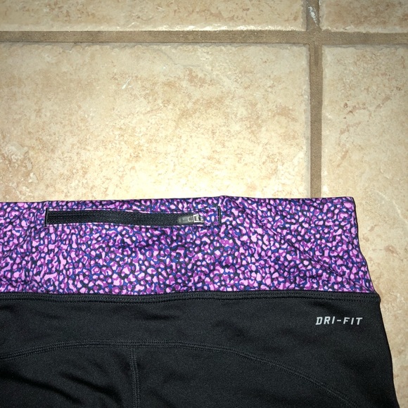 Capri length Nike leggings - Picture 4 of 5